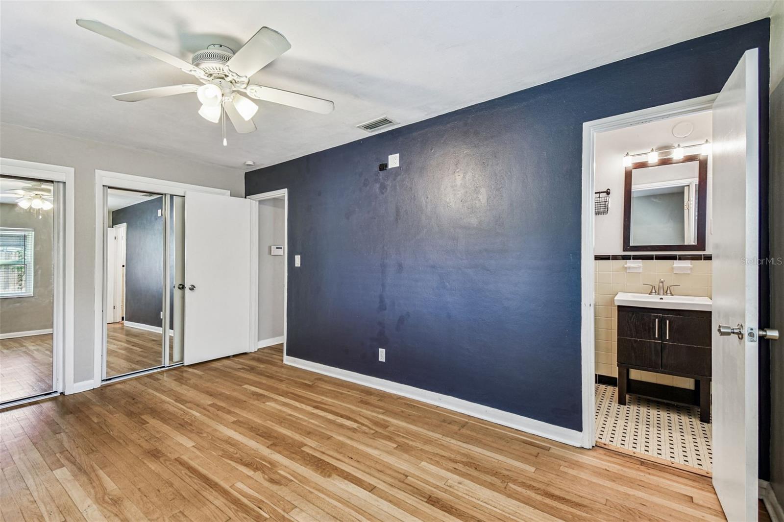 Image 17 of 36 For 4507 Lois Avenue