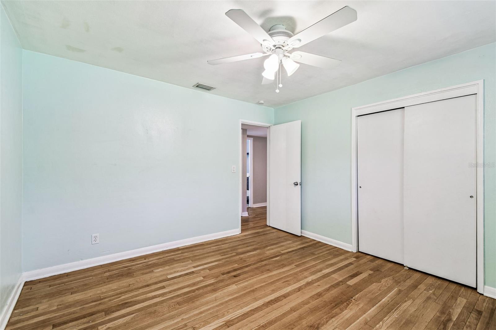 Image 22 of 36 For 4507 Lois Avenue