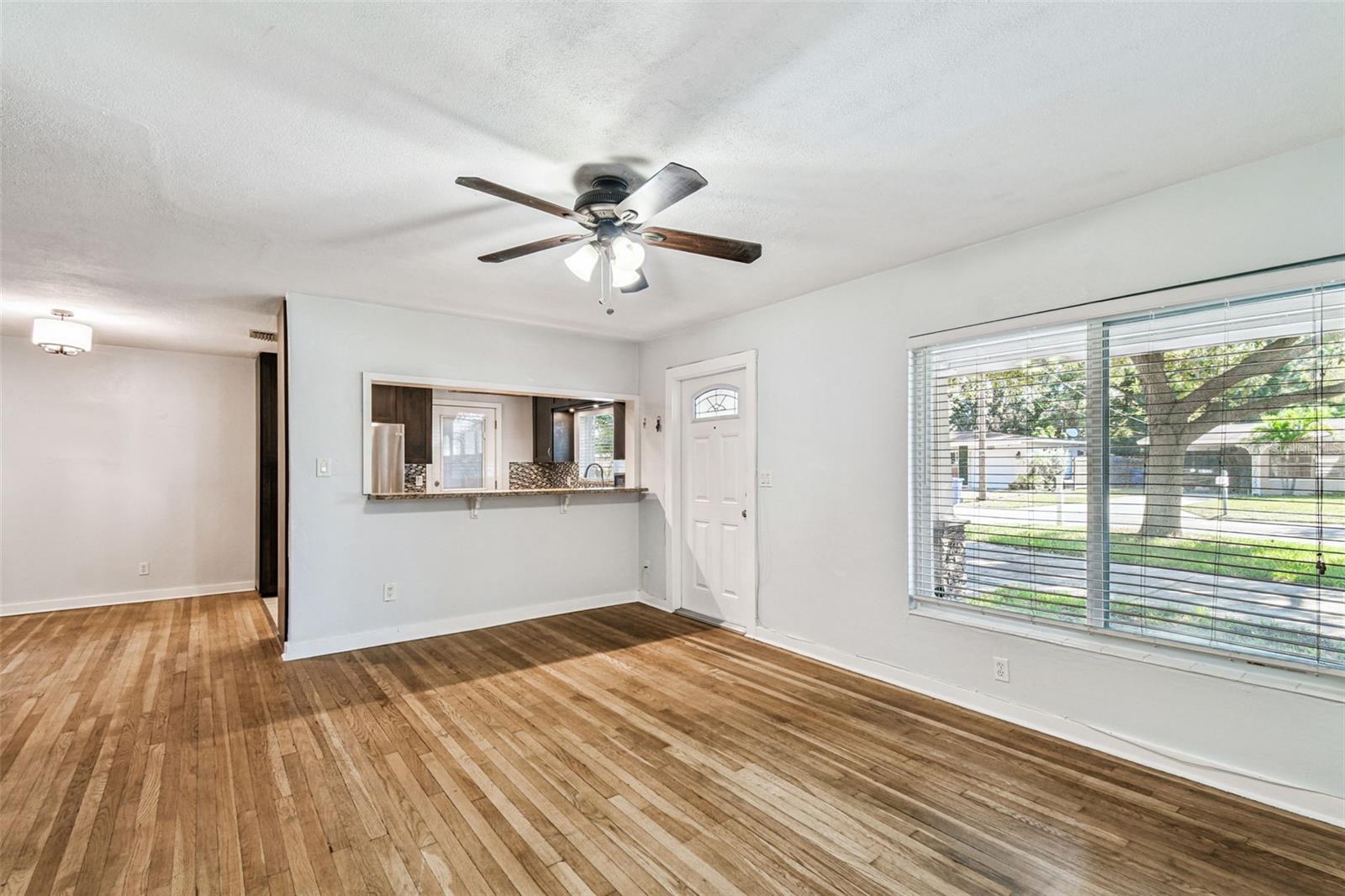 Image 3 of 36 For 4507 Lois Avenue