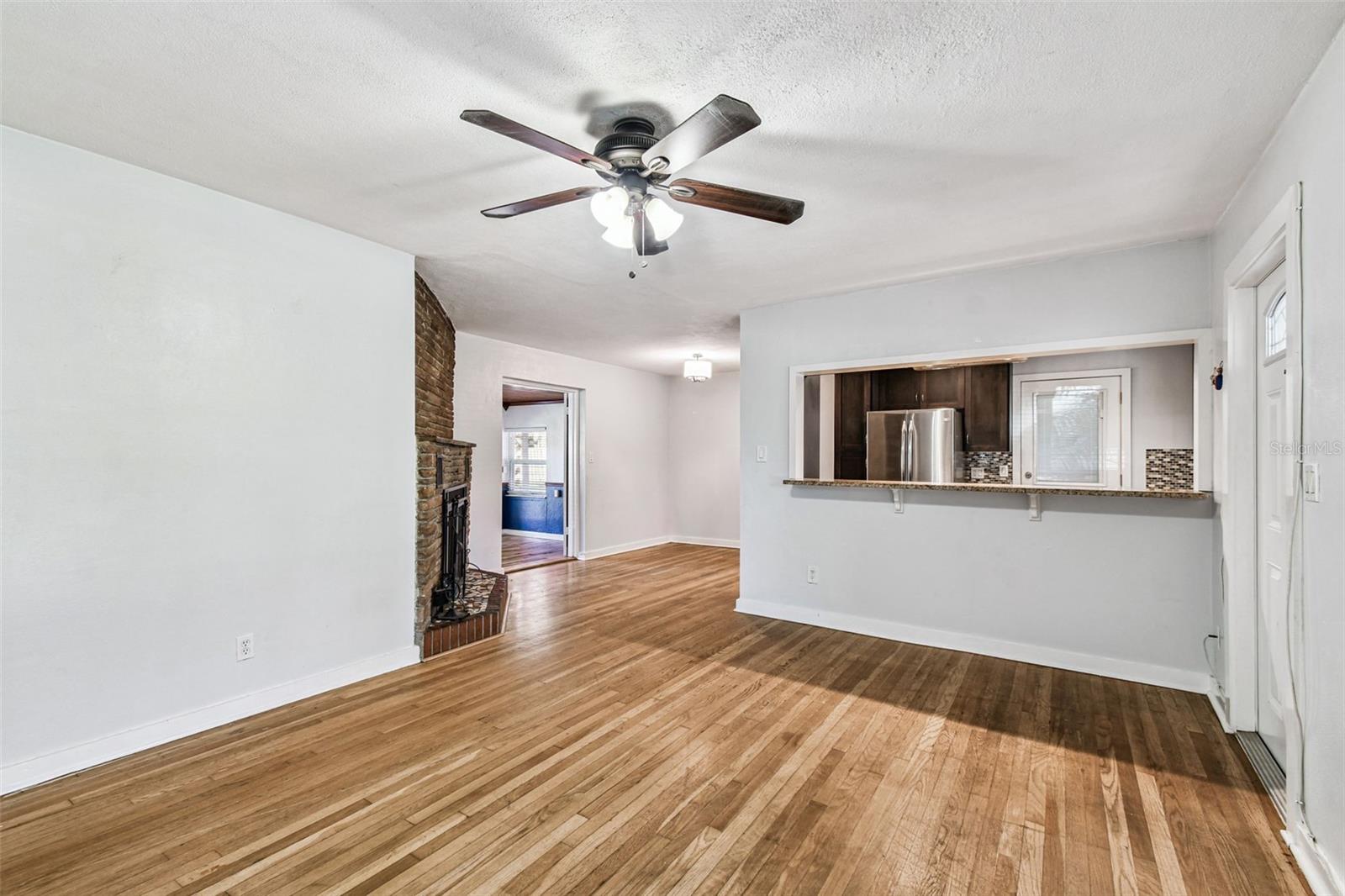 Image 5 of 36 For 4507 Lois Avenue