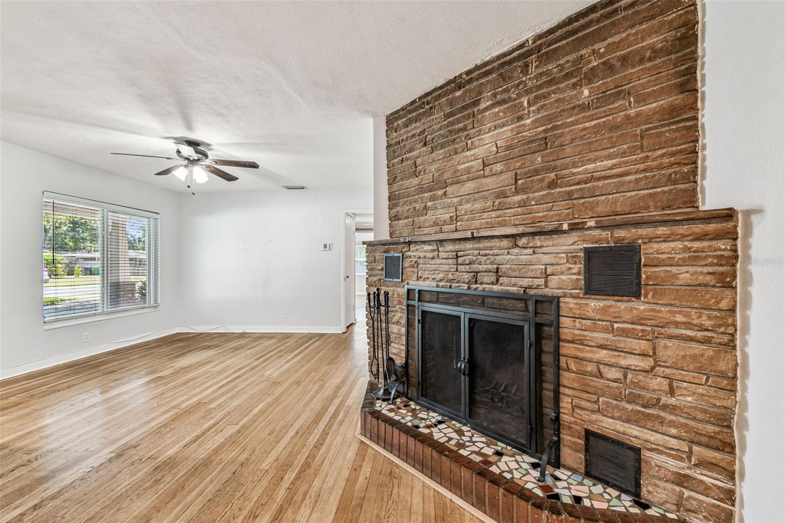 Image 6 of 36 For 4507 Lois Avenue