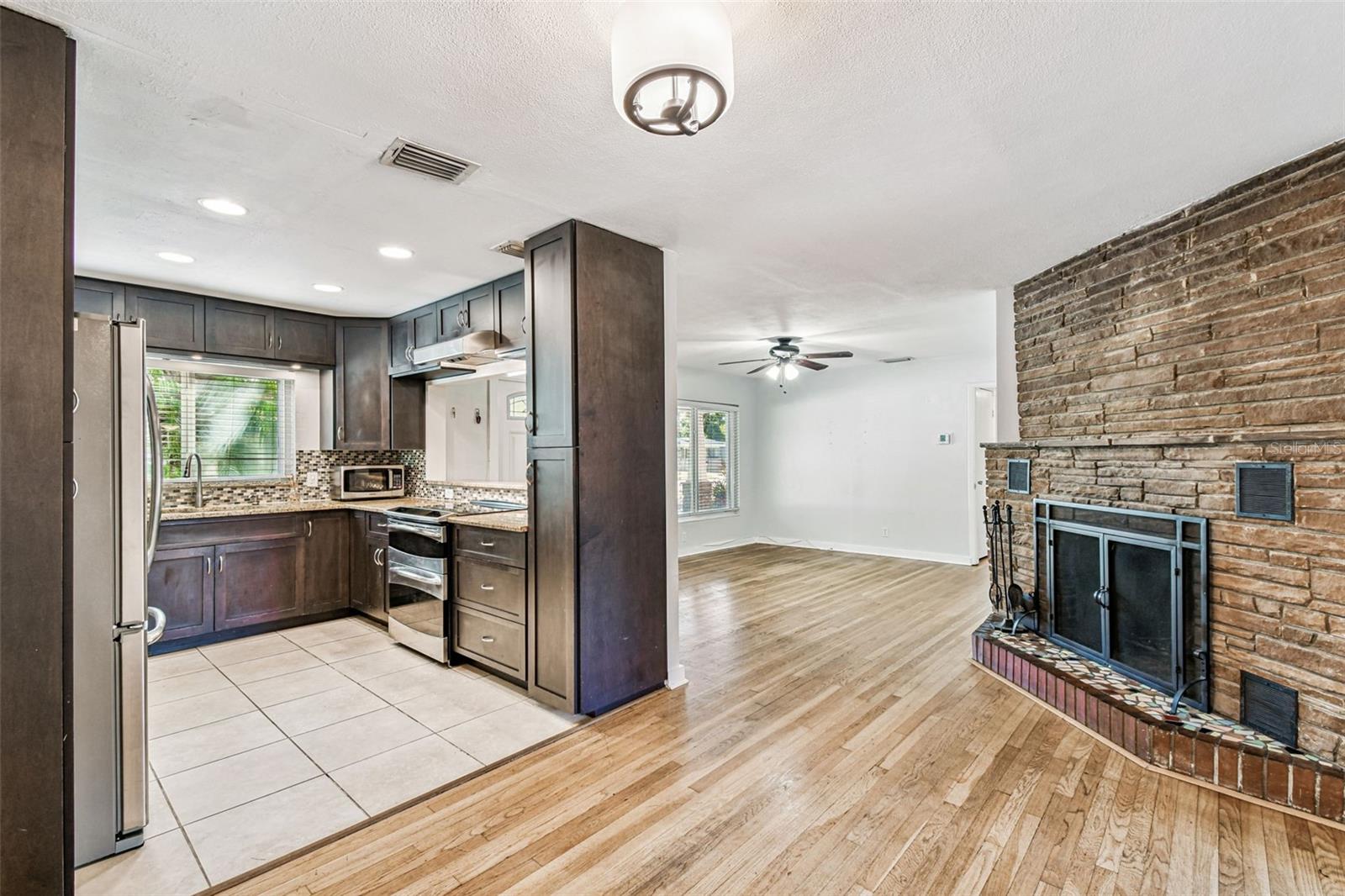 Image 7 of 36 For 4507 Lois Avenue