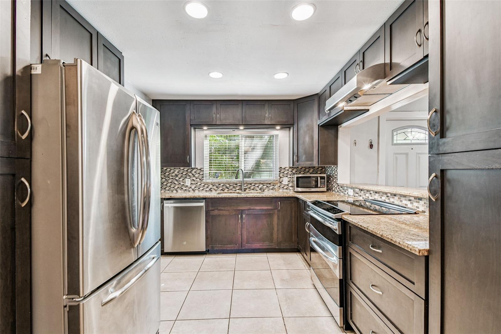 Image 8 of 36 For 4507 Lois Avenue