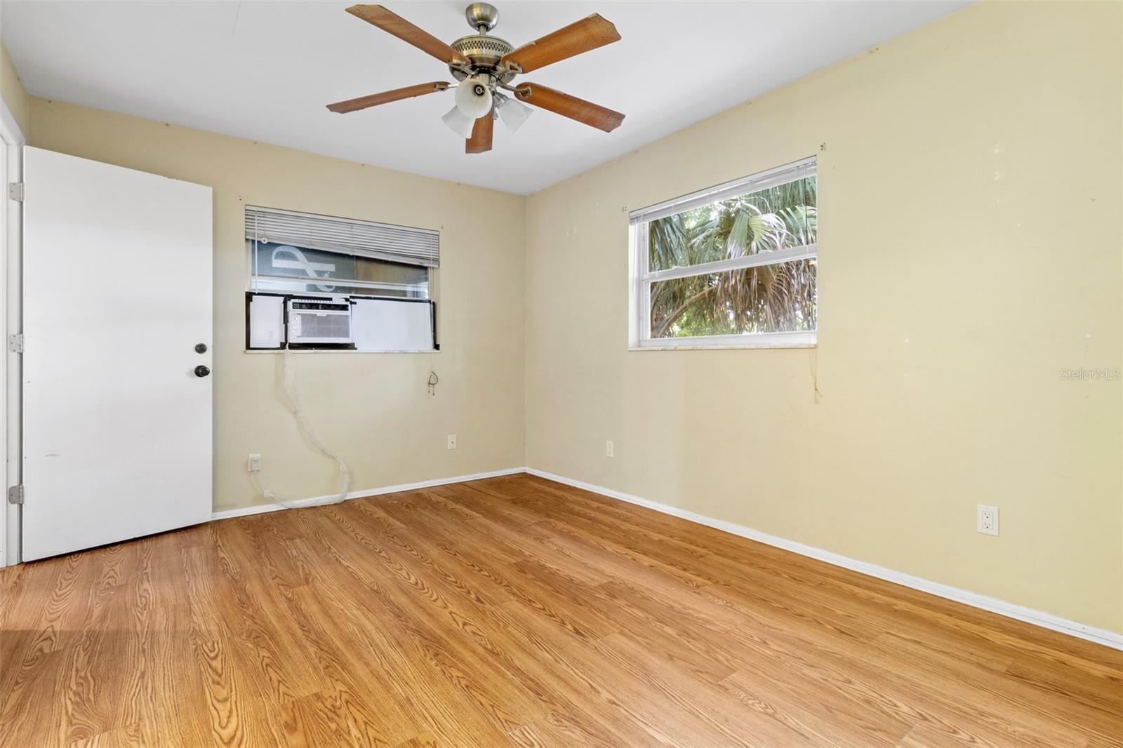 Image 13 of 23 For 715 1st Avenue Ne