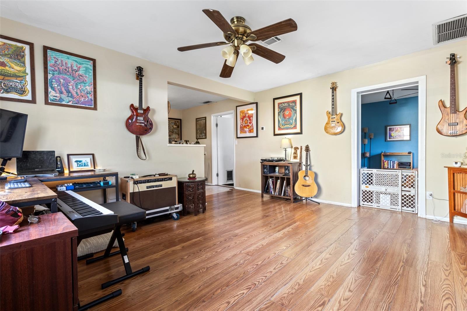 Image 3 of 23 For 715 1st Avenue Ne