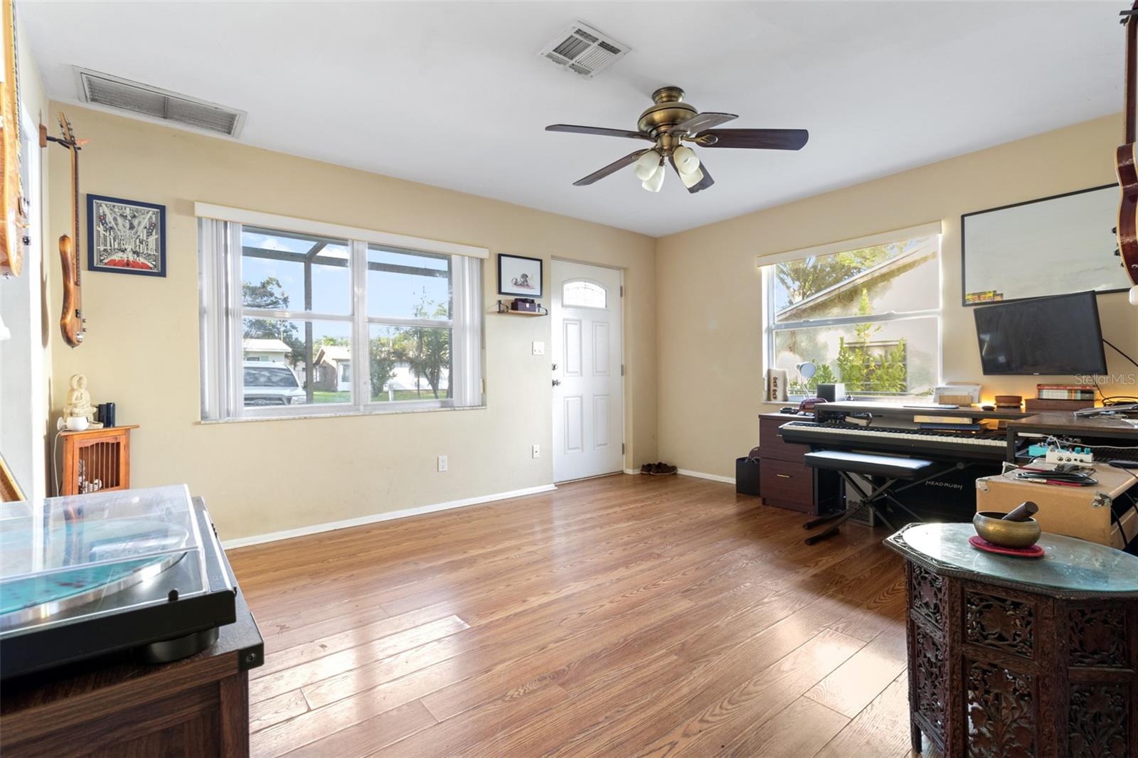 Image 4 of 23 For 715 1st Avenue Ne