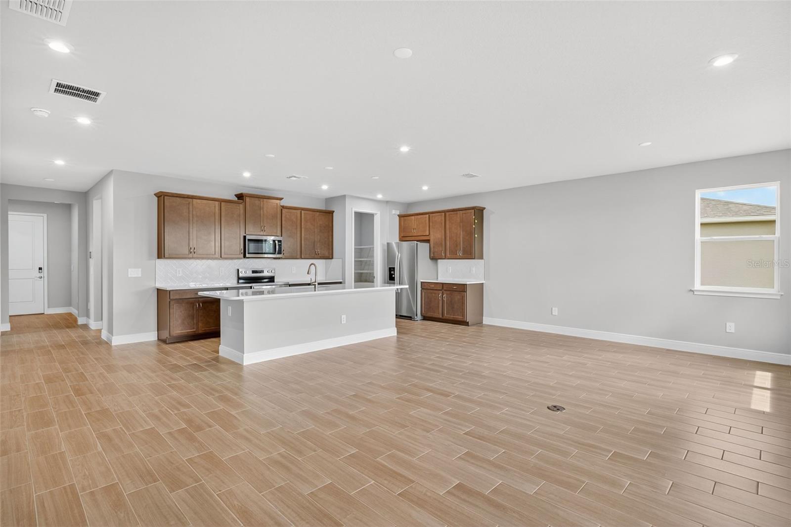 Image 4 of 41 For 12427 52nd Street E