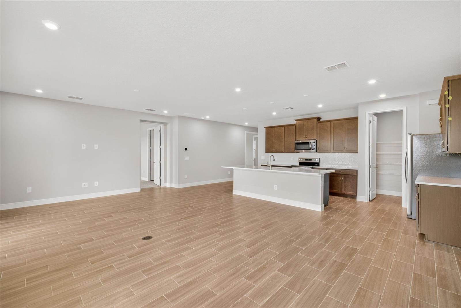 Image 5 of 41 For 12427 52nd Street E