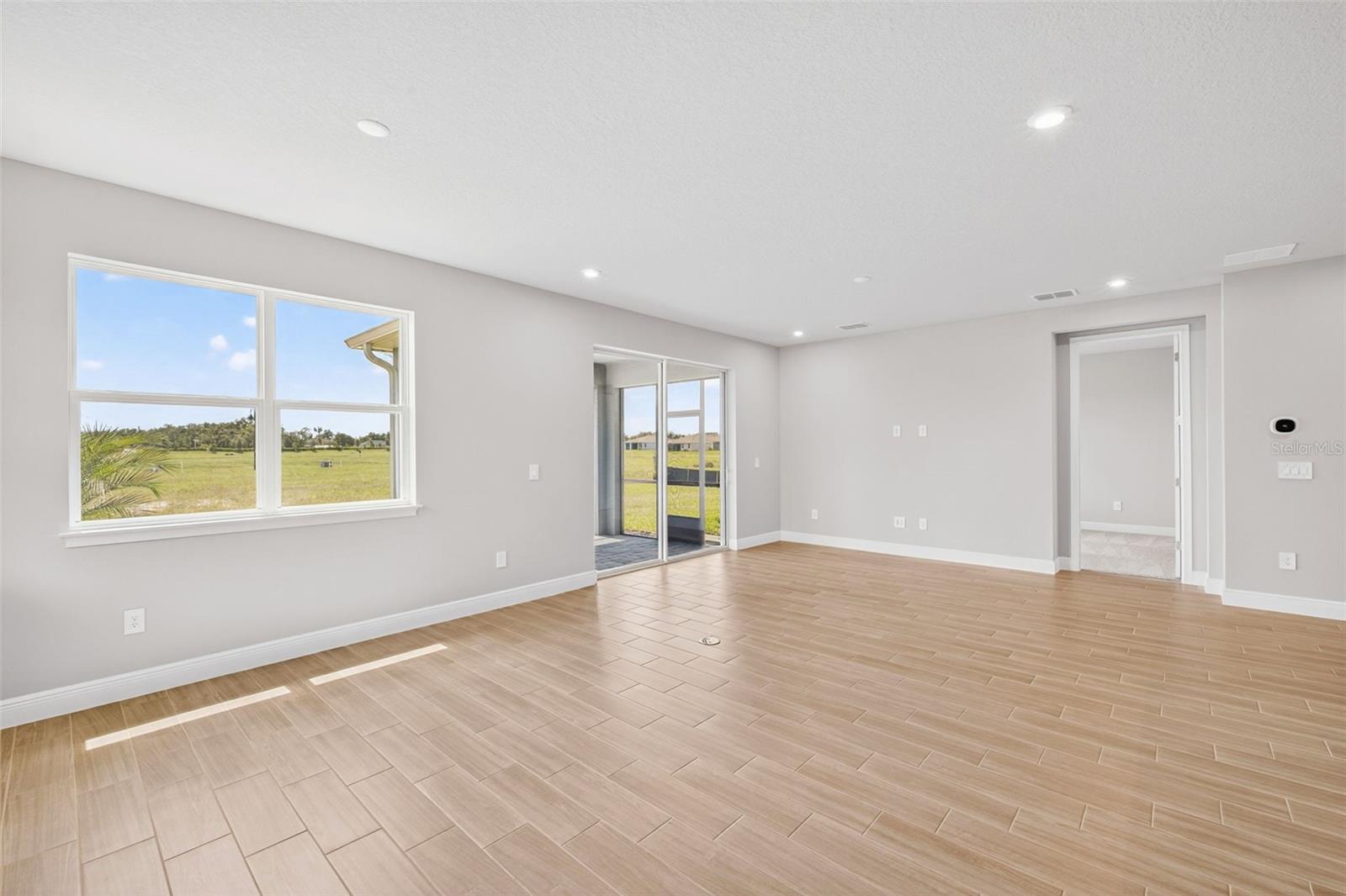 Image 6 of 41 For 12427 52nd Street E