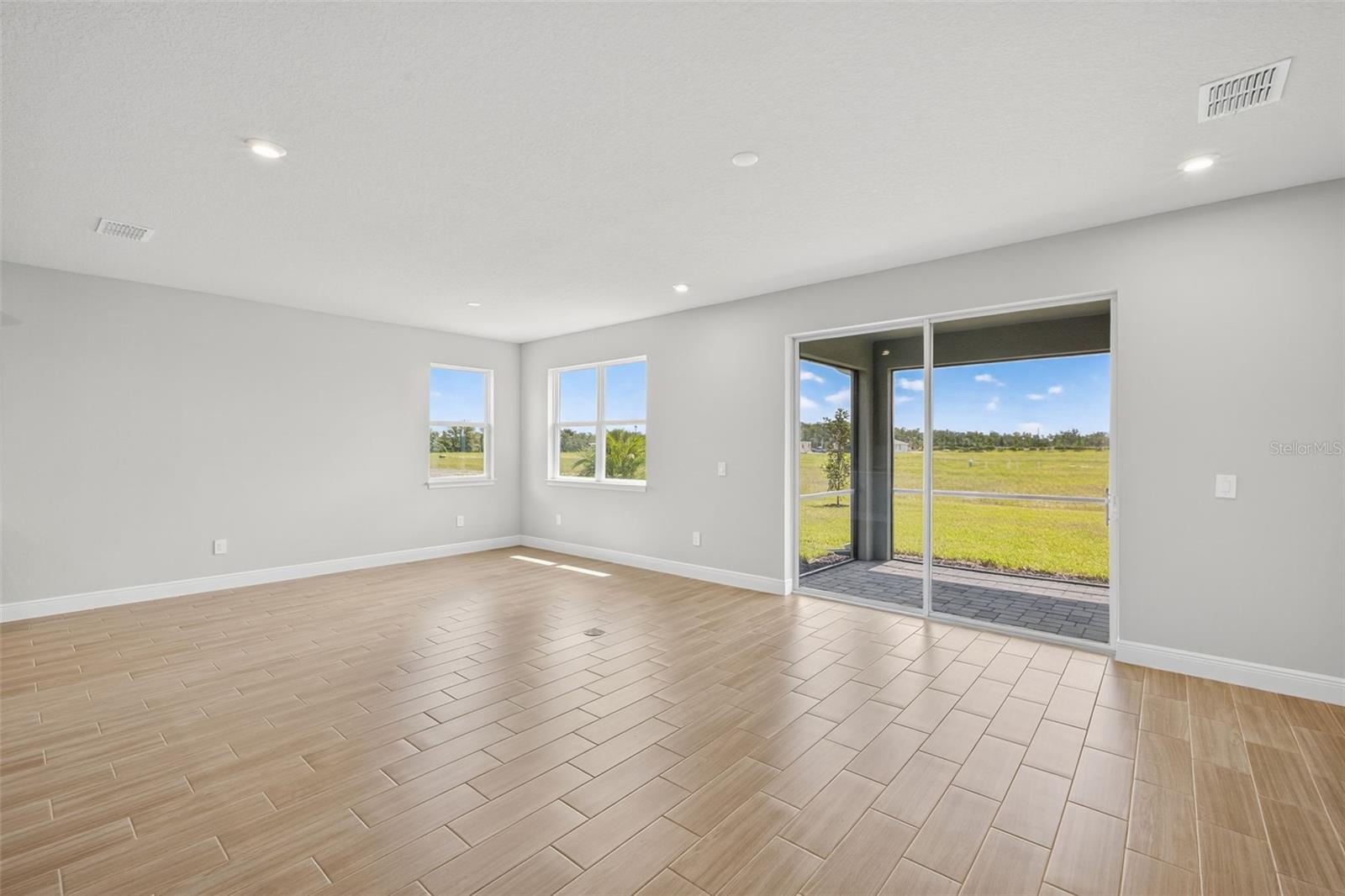 Image 7 of 41 For 12427 52nd Street E