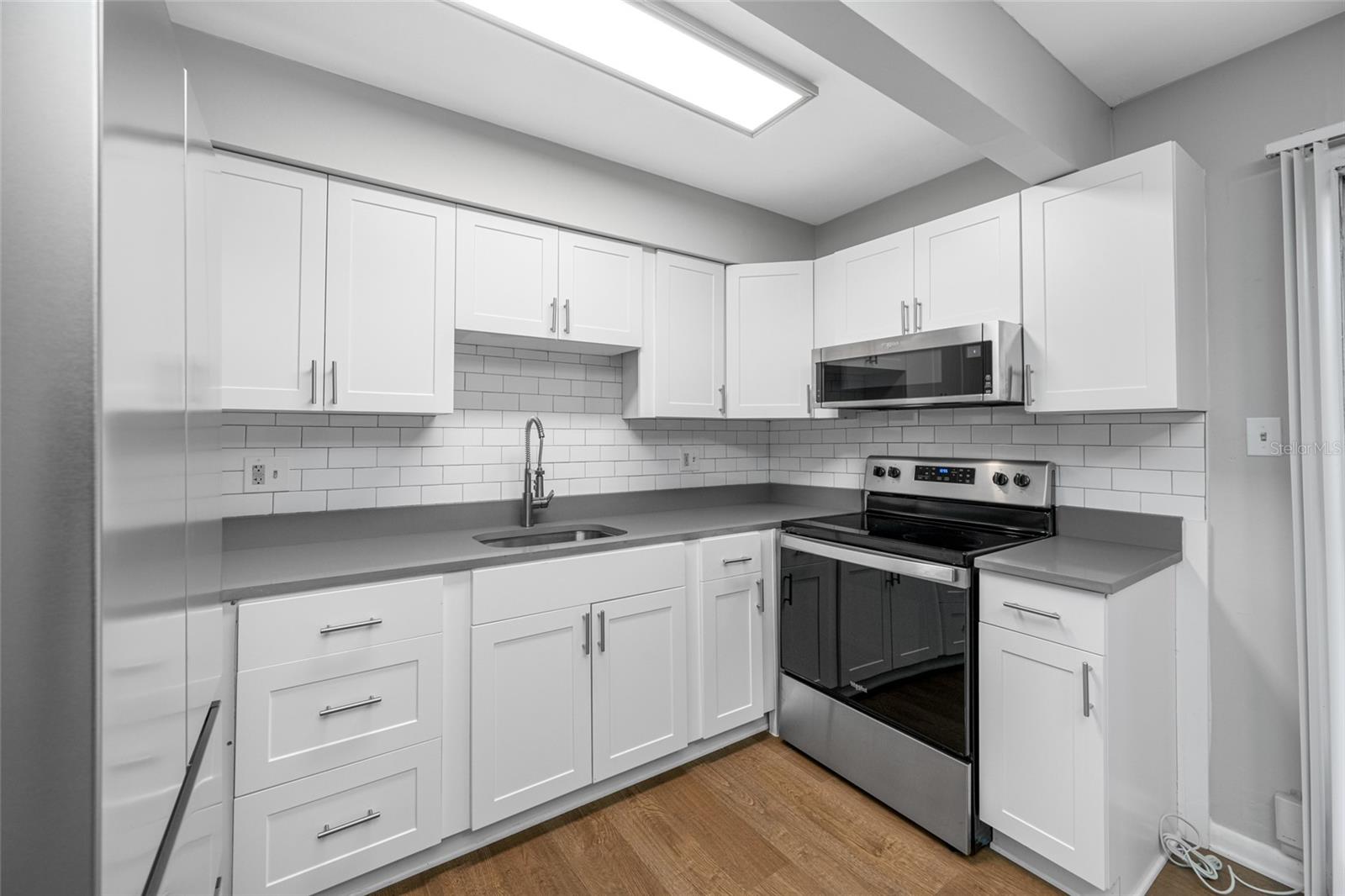 Image 3 of 18 For 3602 Macdill Avenue 1