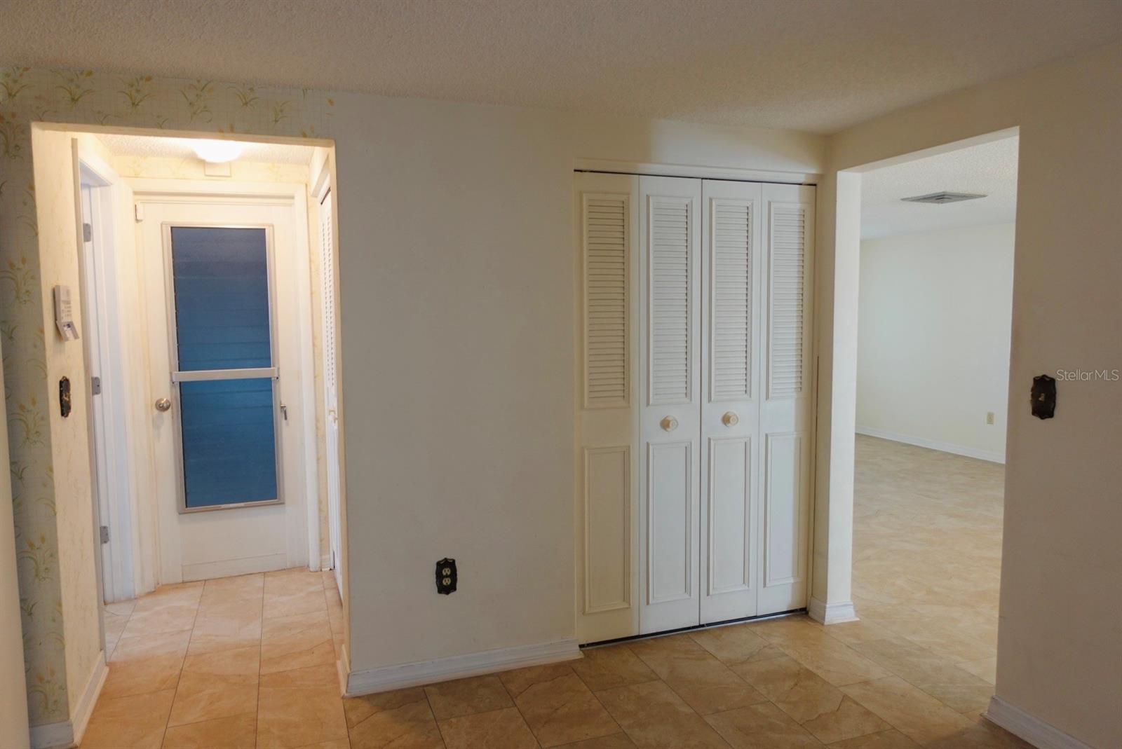 Image 17 of 34 For 8948 Saint Regis Lane