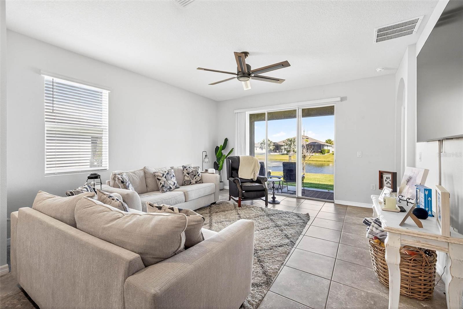 Image 4 of 55 For 7847 Stonebrook Circle