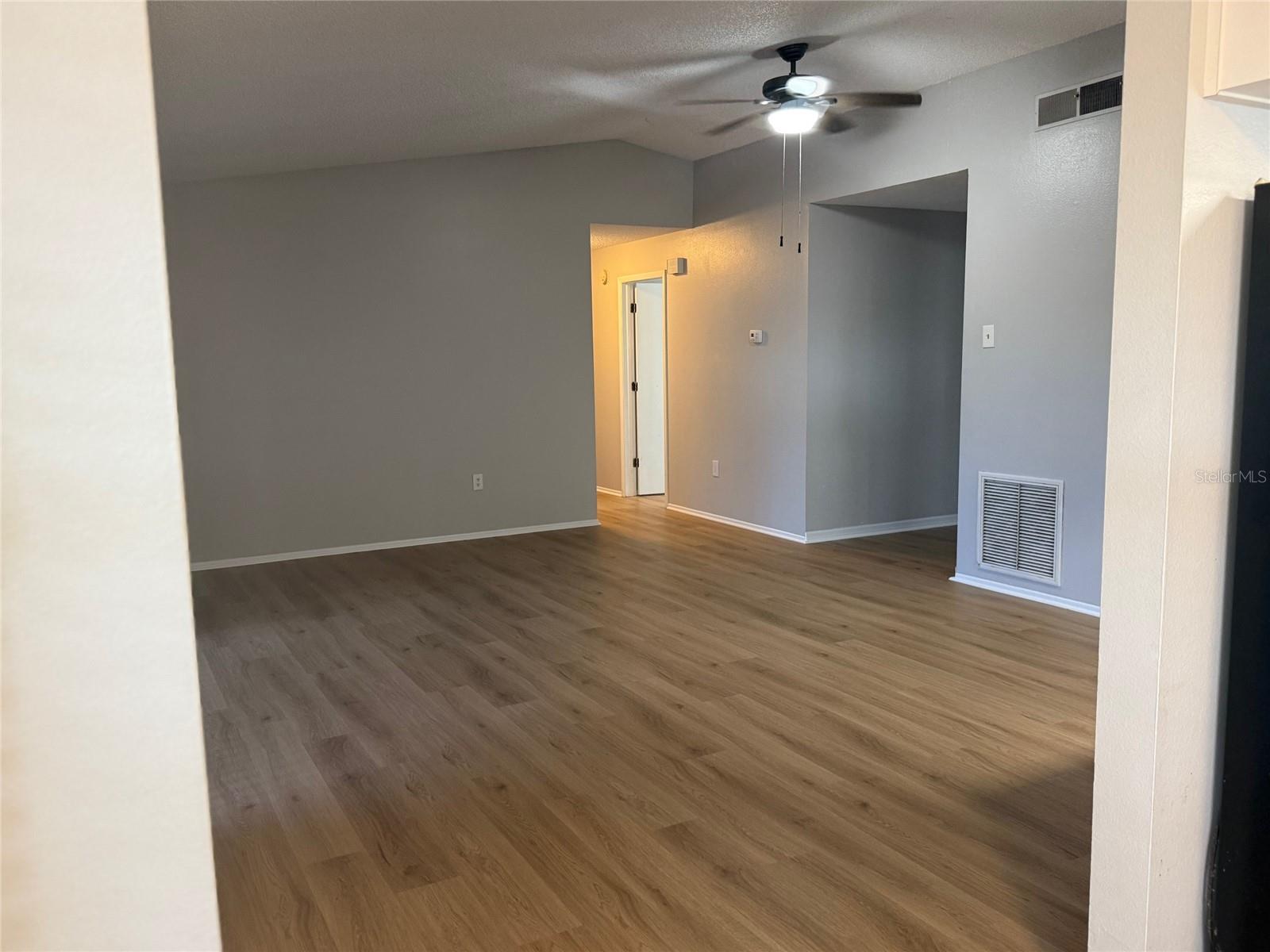 Image 13 of 38 For 10401 Leaning Oak Drive