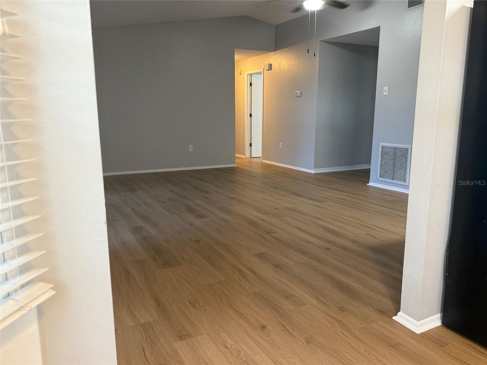 Image 14 of 38 For 10401 Leaning Oak Drive