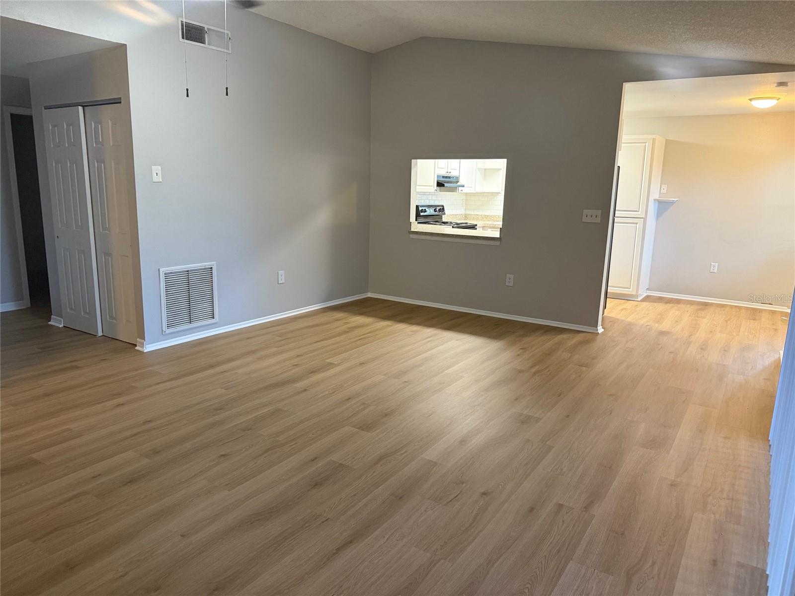 Image 17 of 38 For 10401 Leaning Oak Drive