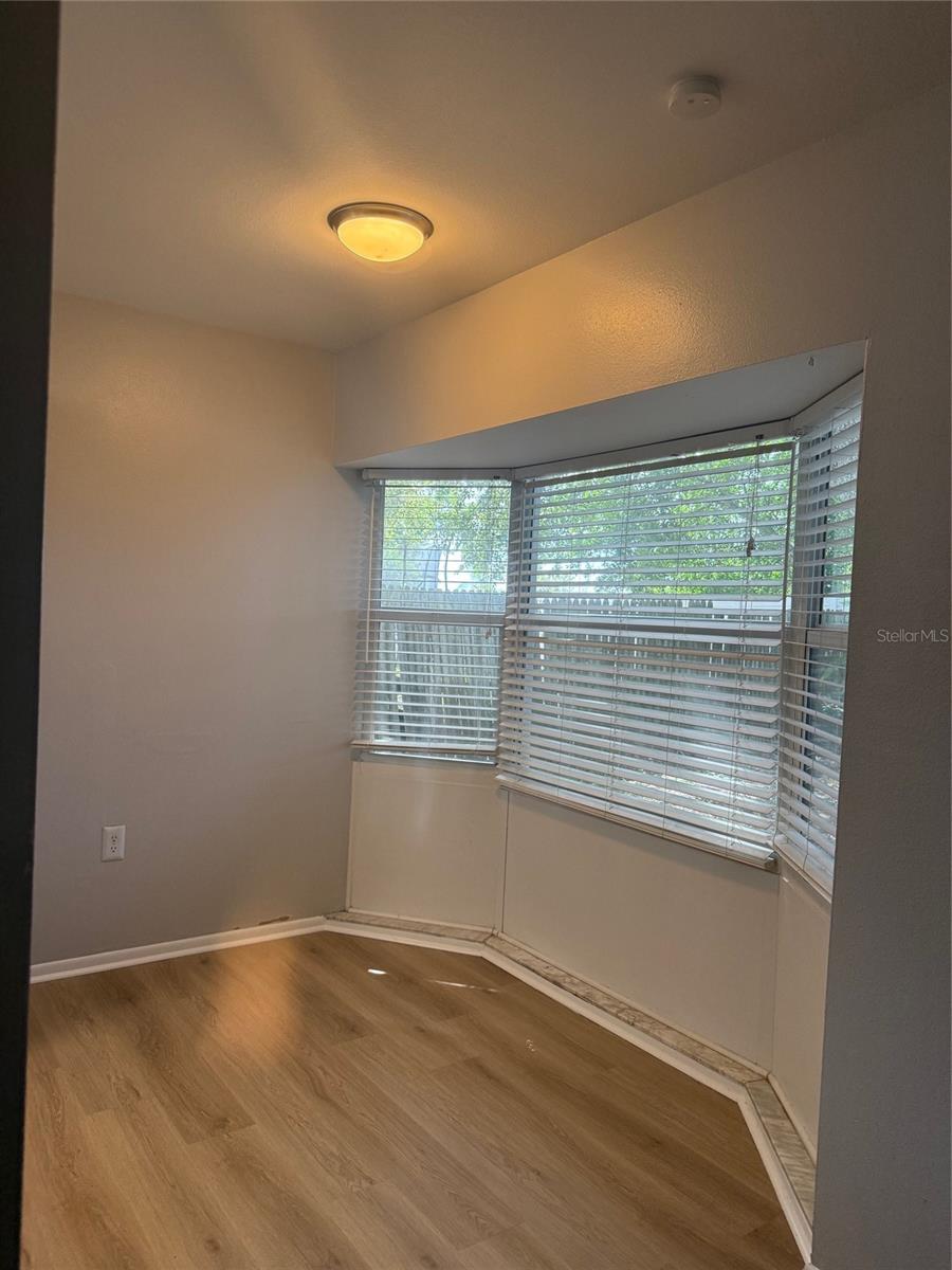 Image 18 of 38 For 10401 Leaning Oak Drive
