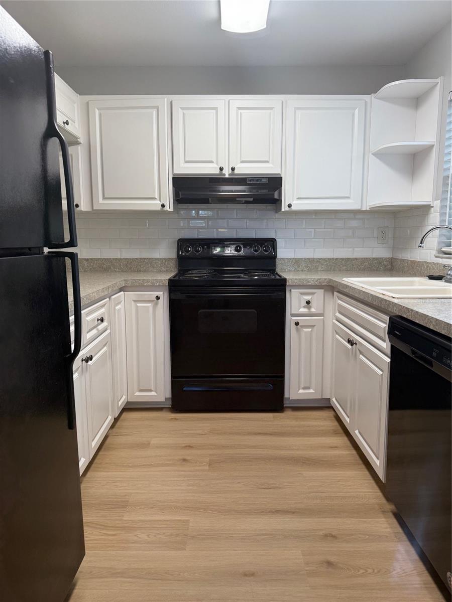 Image 19 of 38 For 10401 Leaning Oak Drive