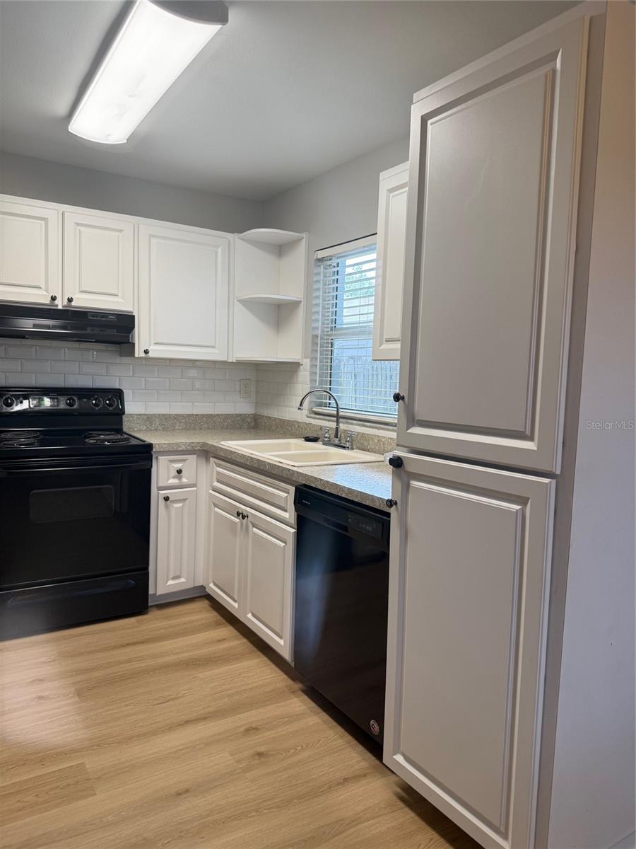 Image 21 of 38 For 10401 Leaning Oak Drive