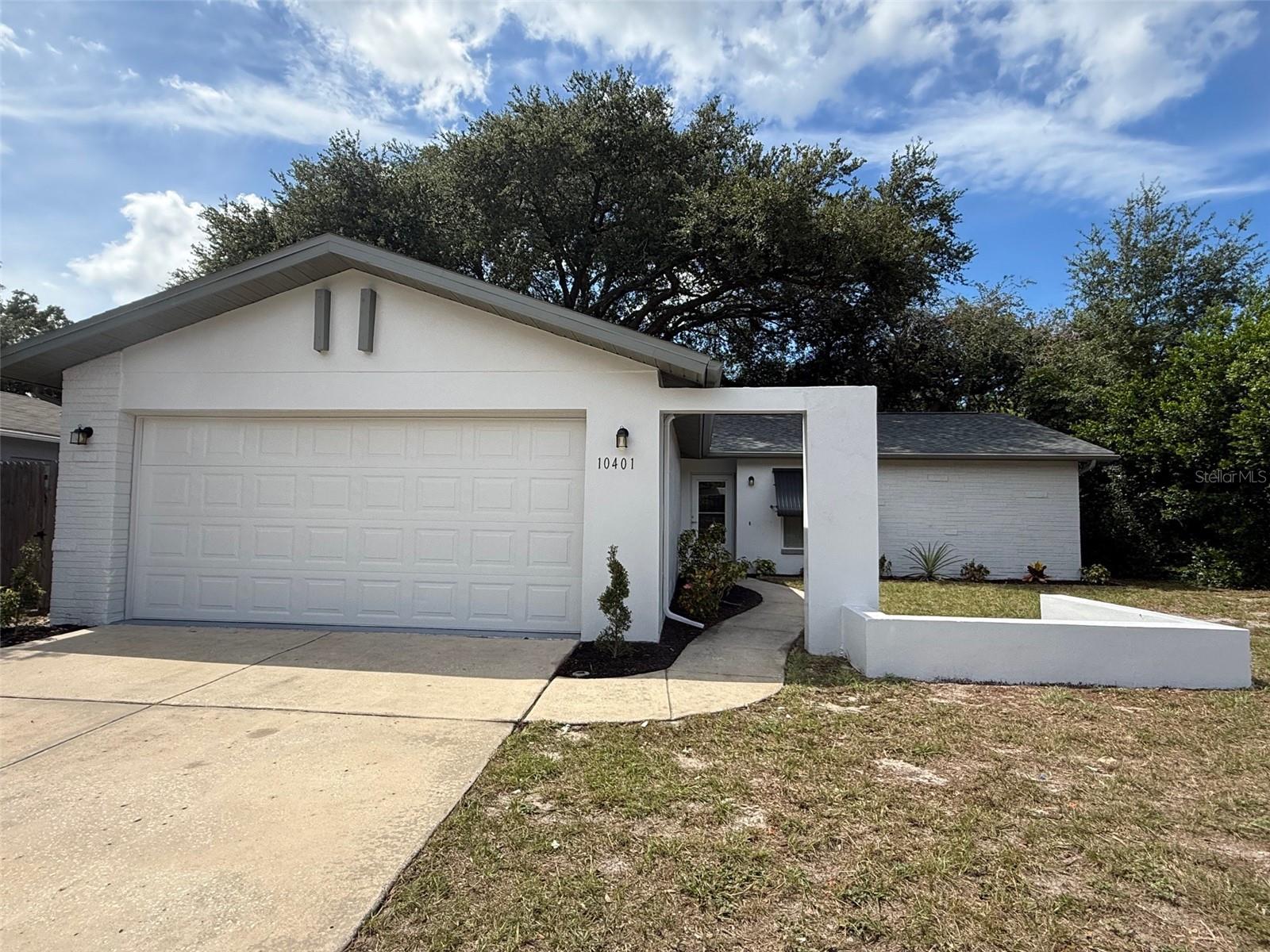 Image 3 of 38 For 10401 Leaning Oak Drive