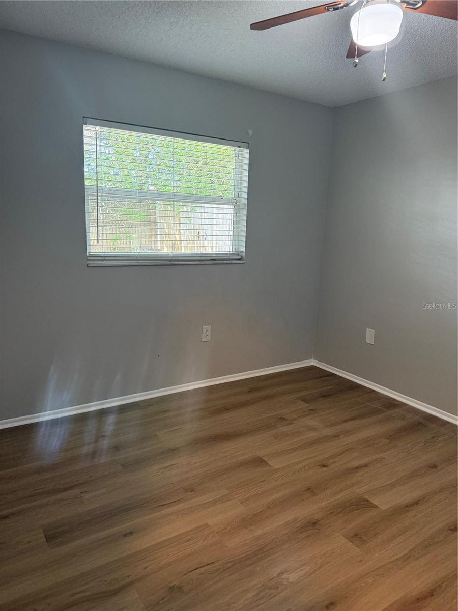 Image 31 of 38 For 10401 Leaning Oak Drive