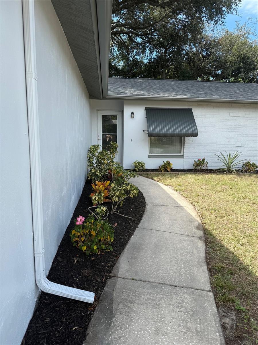 Image 4 of 38 For 10401 Leaning Oak Drive