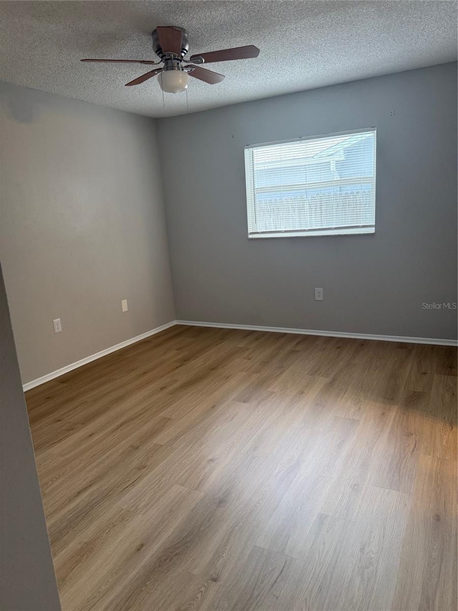 Image 5 of 38 For 10401 Leaning Oak Drive