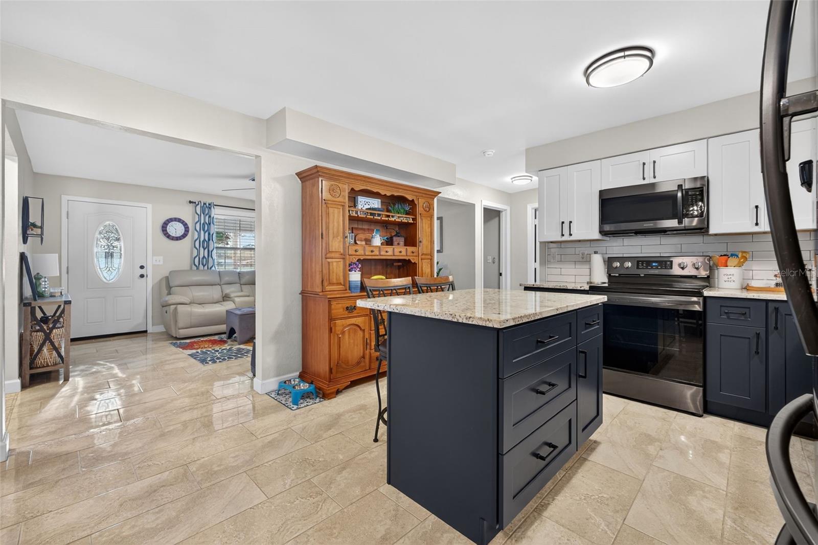 Image 11 of 42 For 4926 Columbus Way S