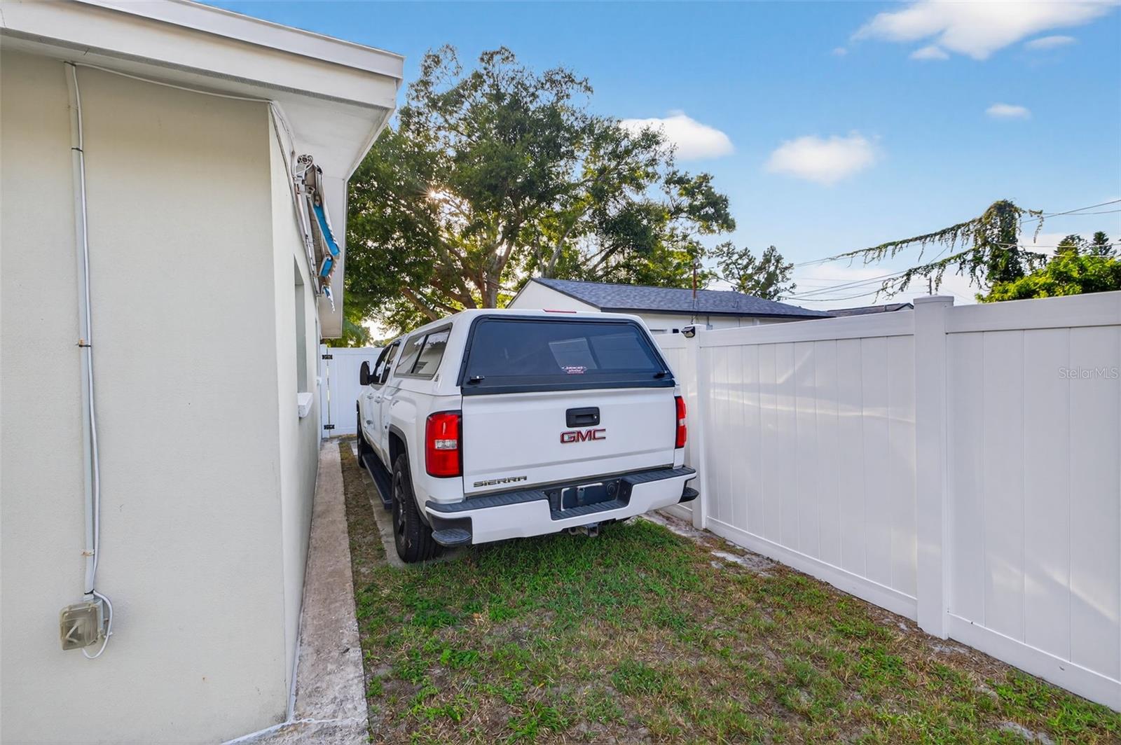 Image 29 of 42 For 4926 Columbus Way S