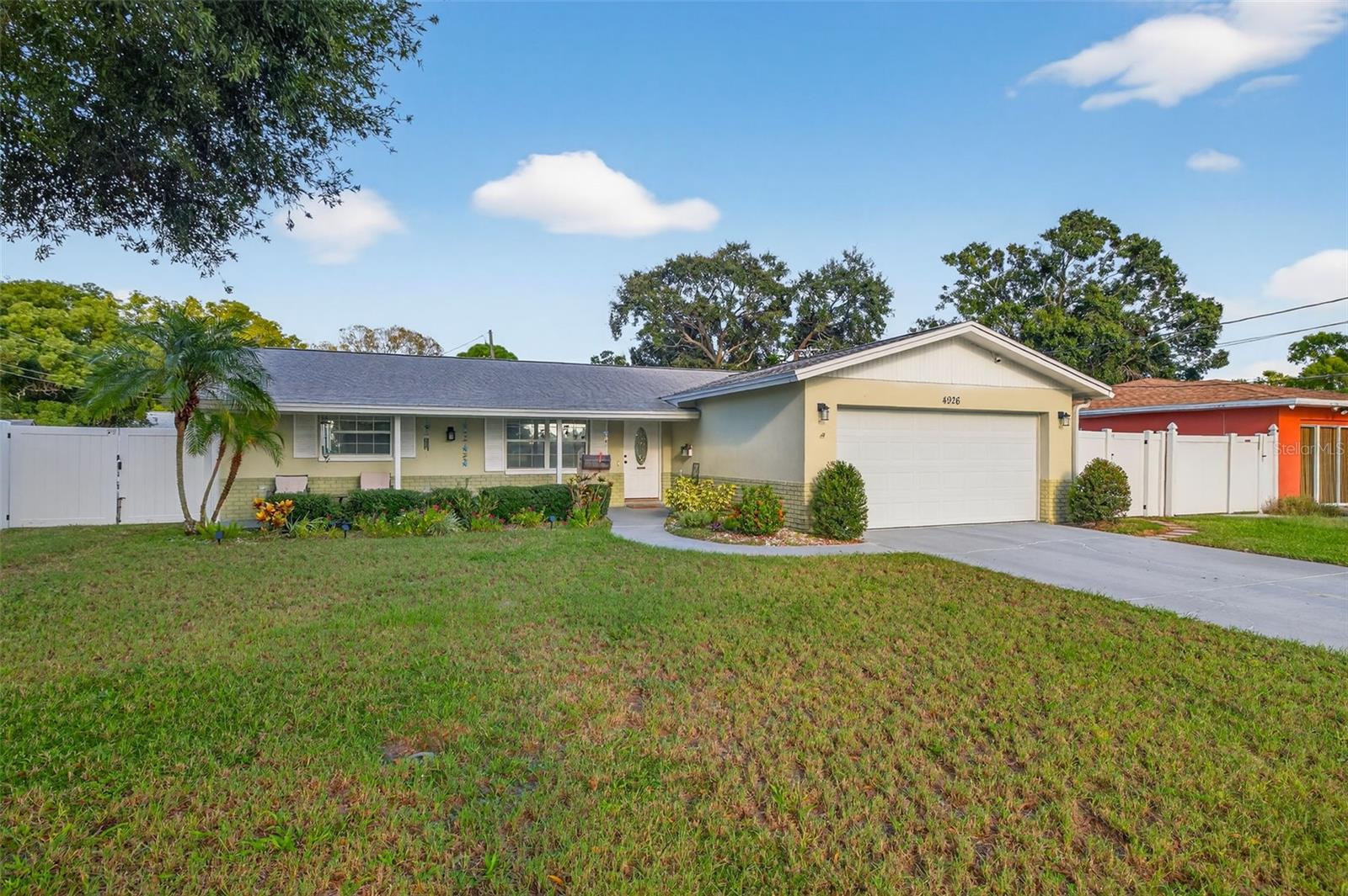 Image 3 of 42 For 4926 Columbus Way S