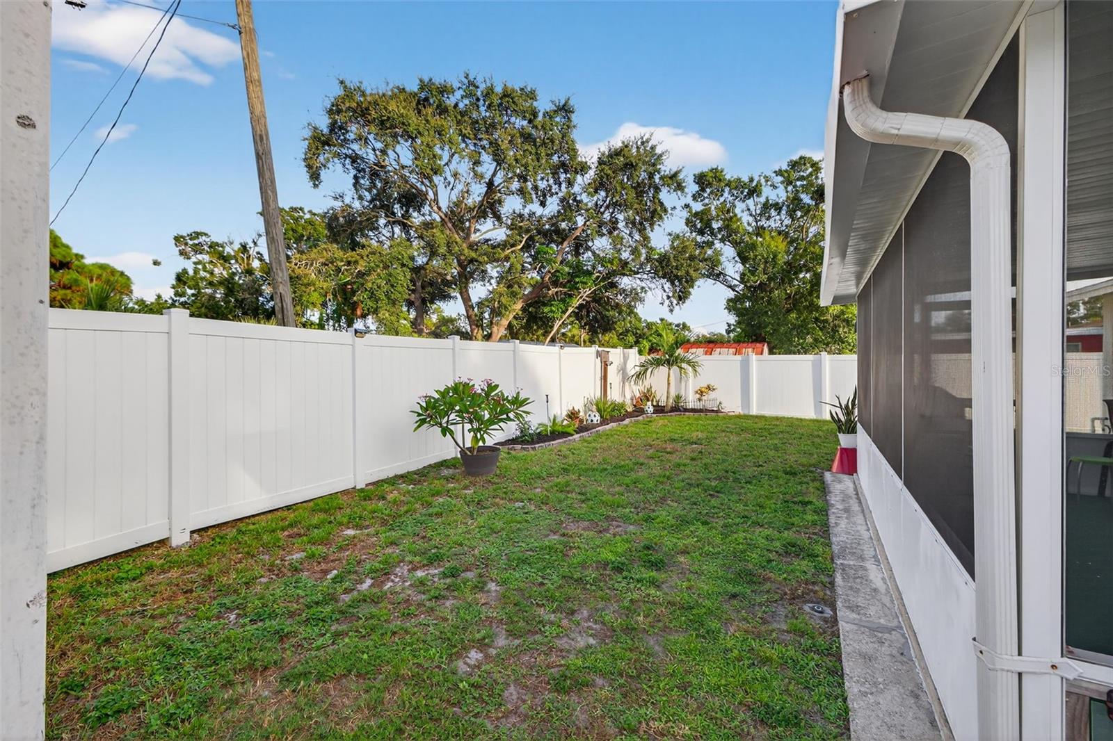 Image 30 of 42 For 4926 Columbus Way S