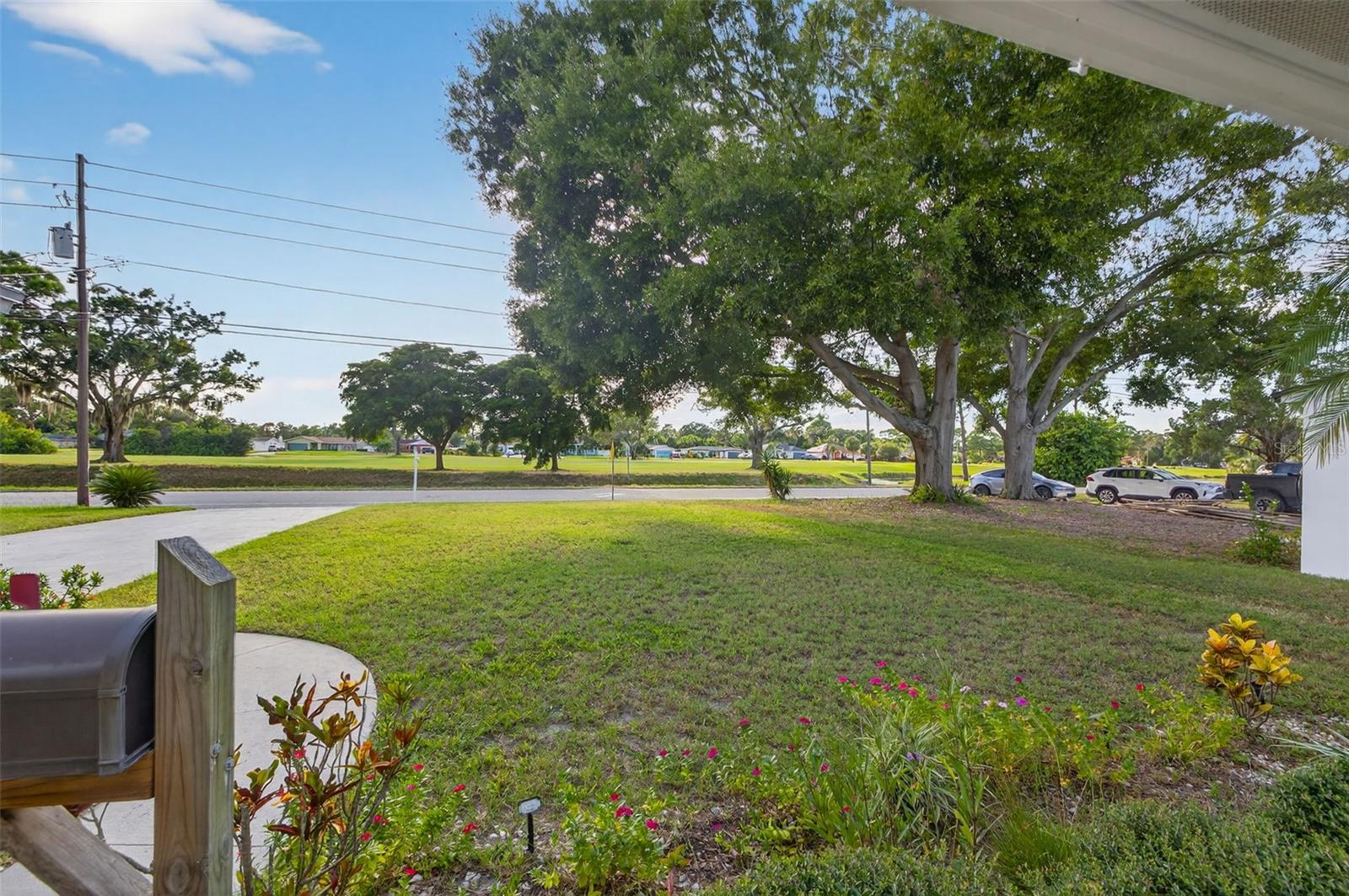 Image 5 of 42 For 4926 Columbus Way S