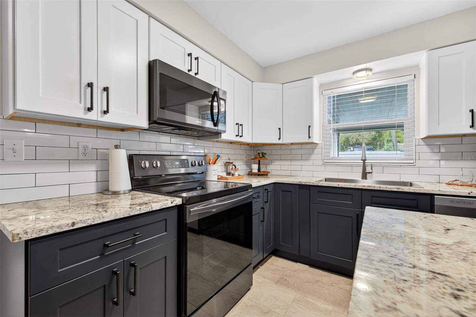 Image 9 of 42 For 4926 Columbus Way S
