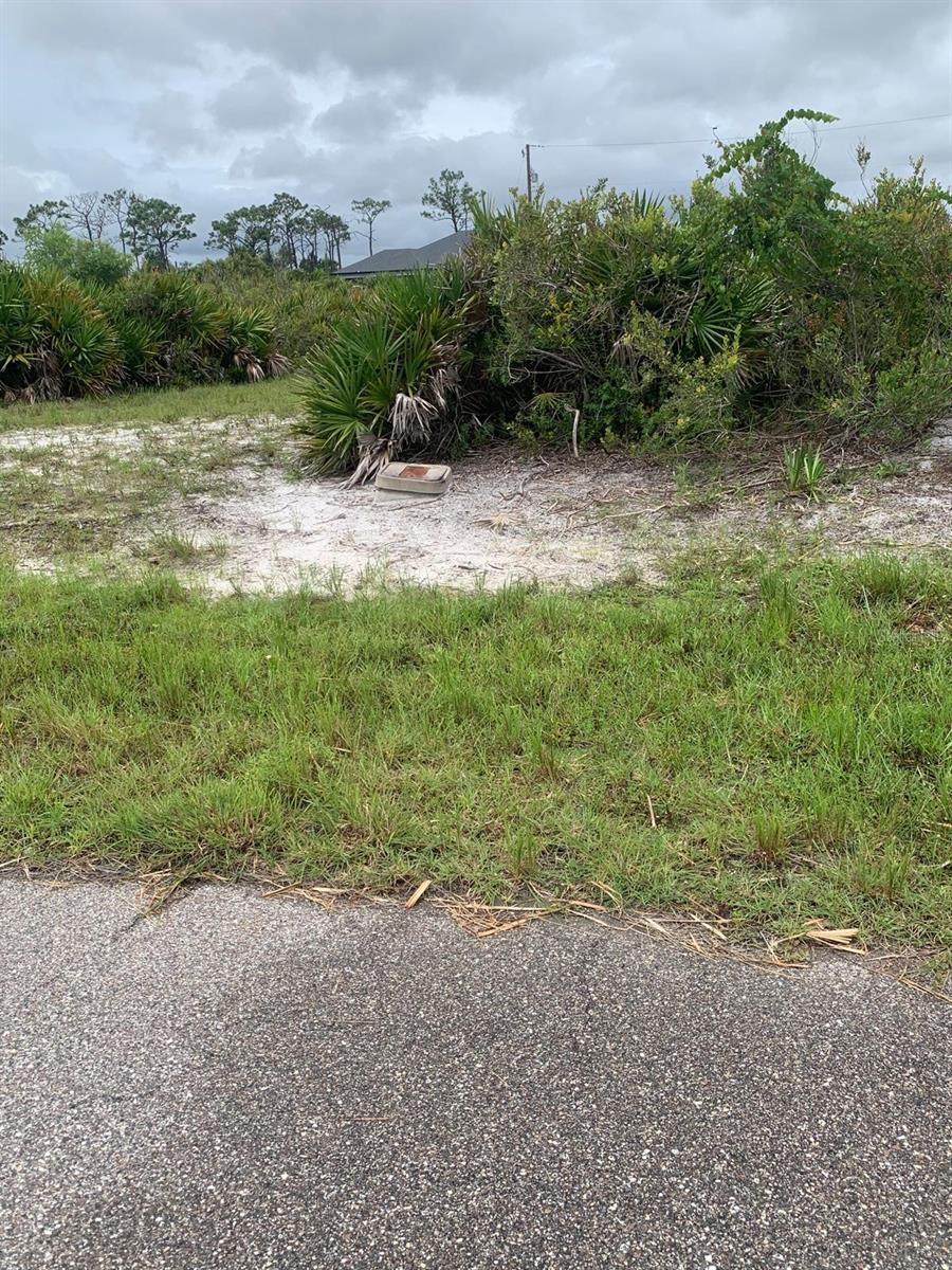 Image 3 of 5 For 6 Aft Court