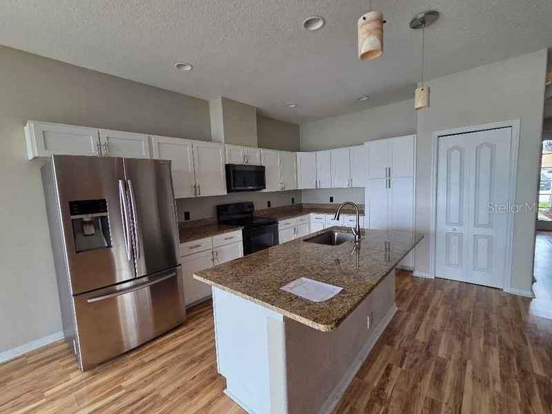 Image 4 of 15 For 14611 Potterton Circle
