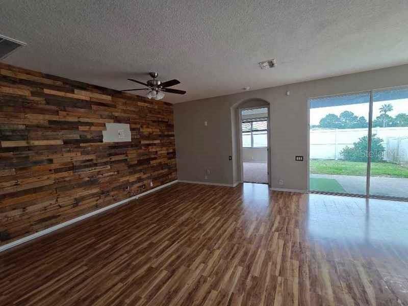 Image 5 of 15 For 14611 Potterton Circle
