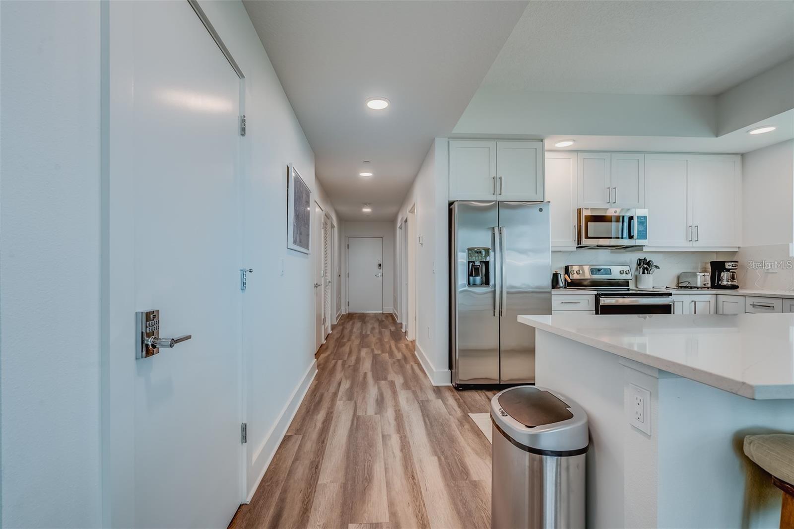 Image 16 of 66 For 415 Island Way  509