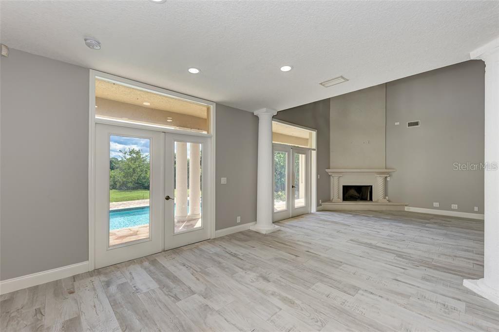 Image 33 of 91 For 1648 Bayshore Drive