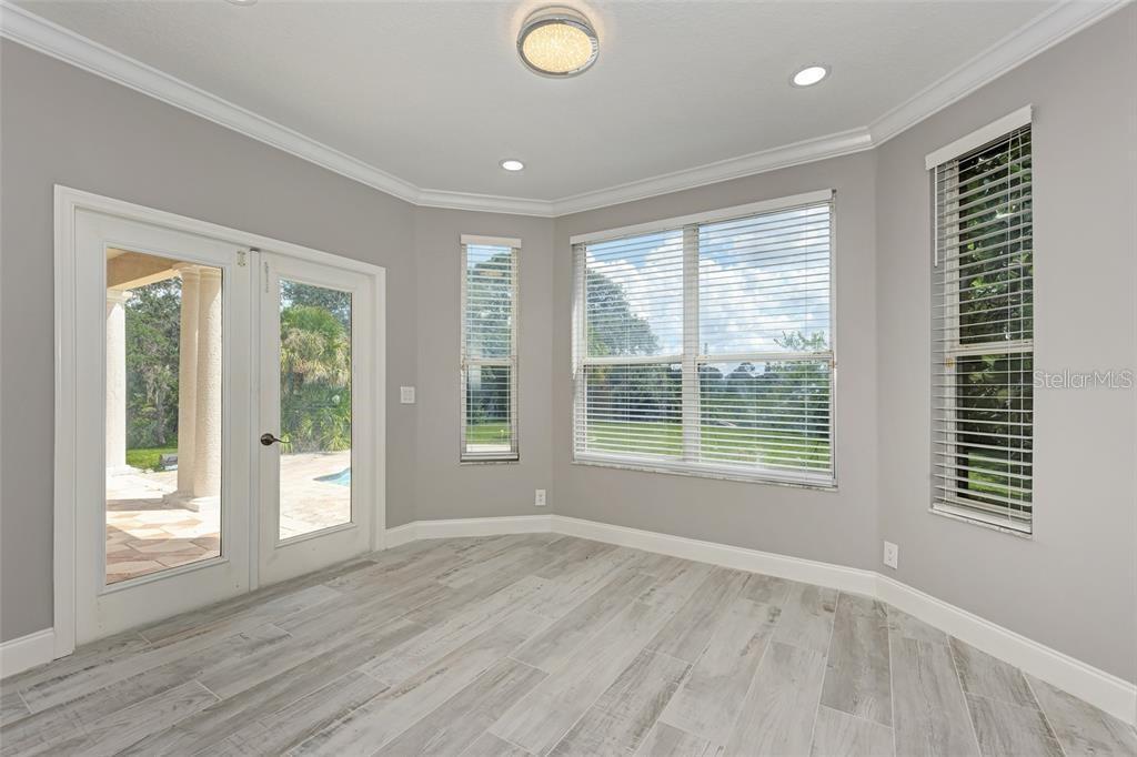 Image 40 of 91 For 1648 Bayshore Drive
