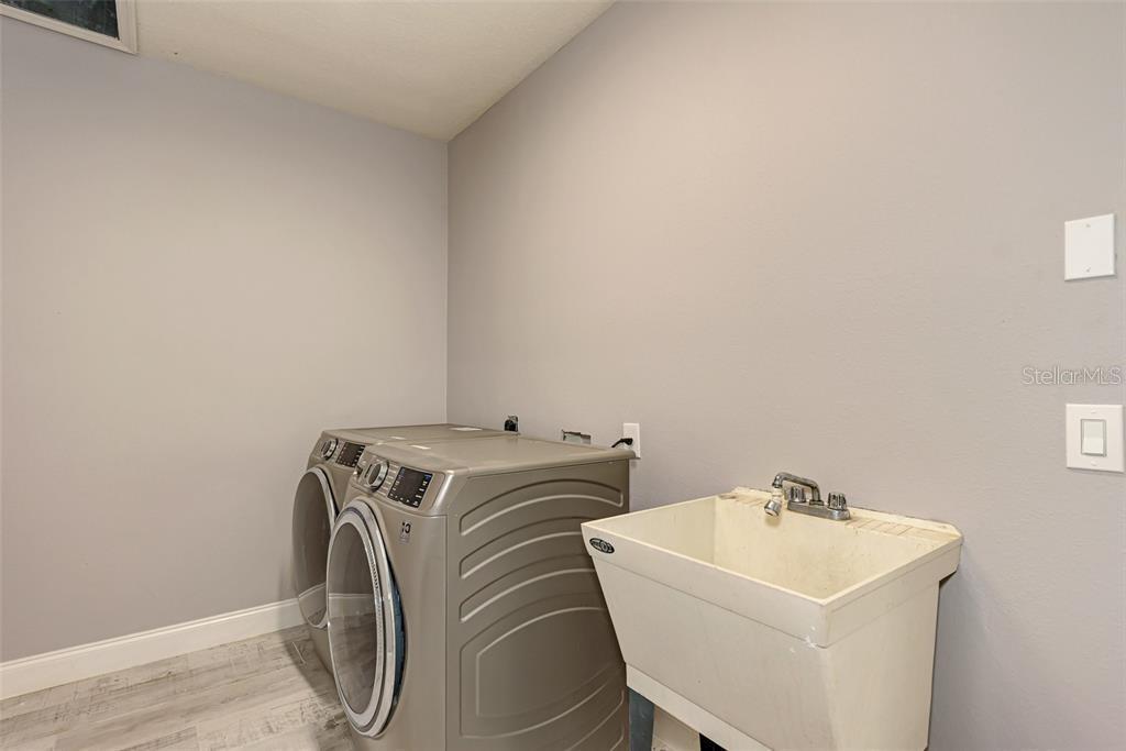 Image 45 of 91 For 1648 Bayshore Drive