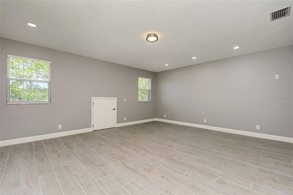 Image 46 of 91 For 1648 Bayshore Drive
