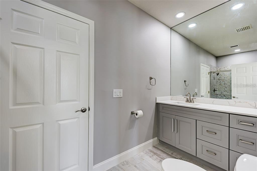 Image 56 of 91 For 1648 Bayshore Drive
