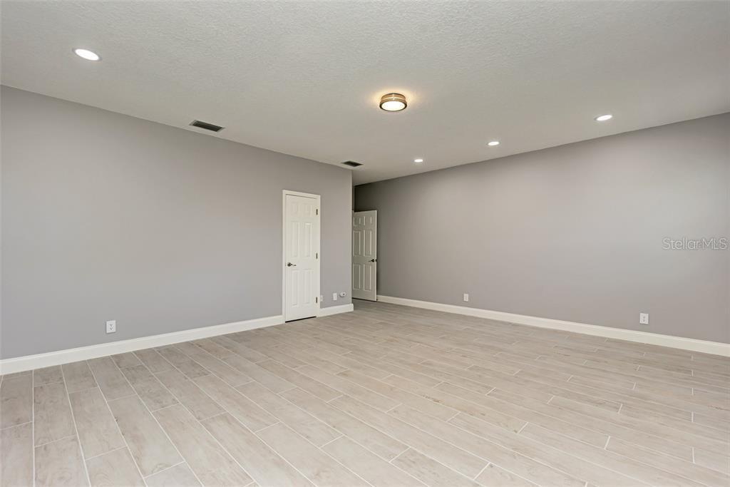 Image 57 of 91 For 1648 Bayshore Drive