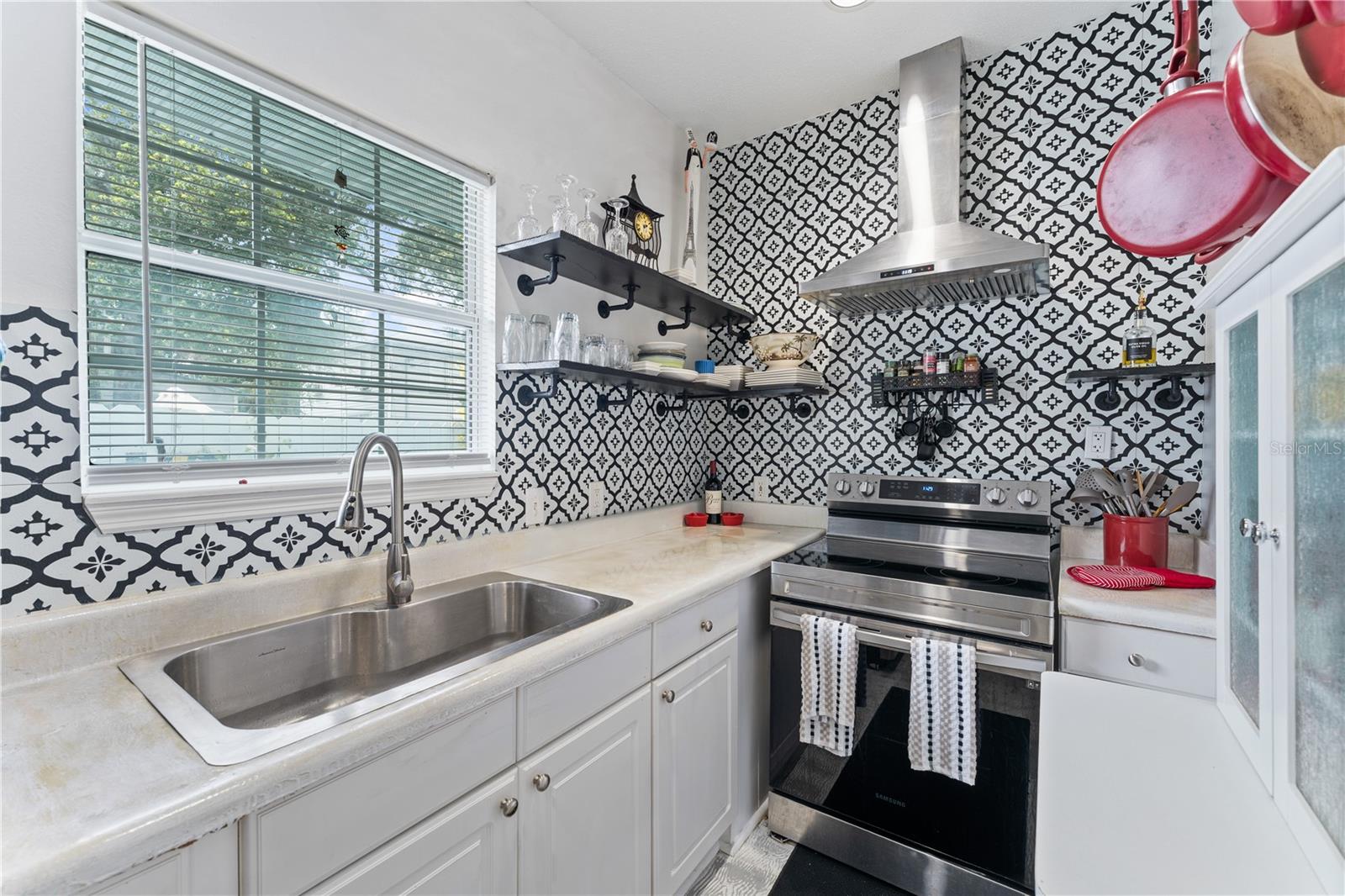 Image 5 of 15 For 914 8th Street N 1