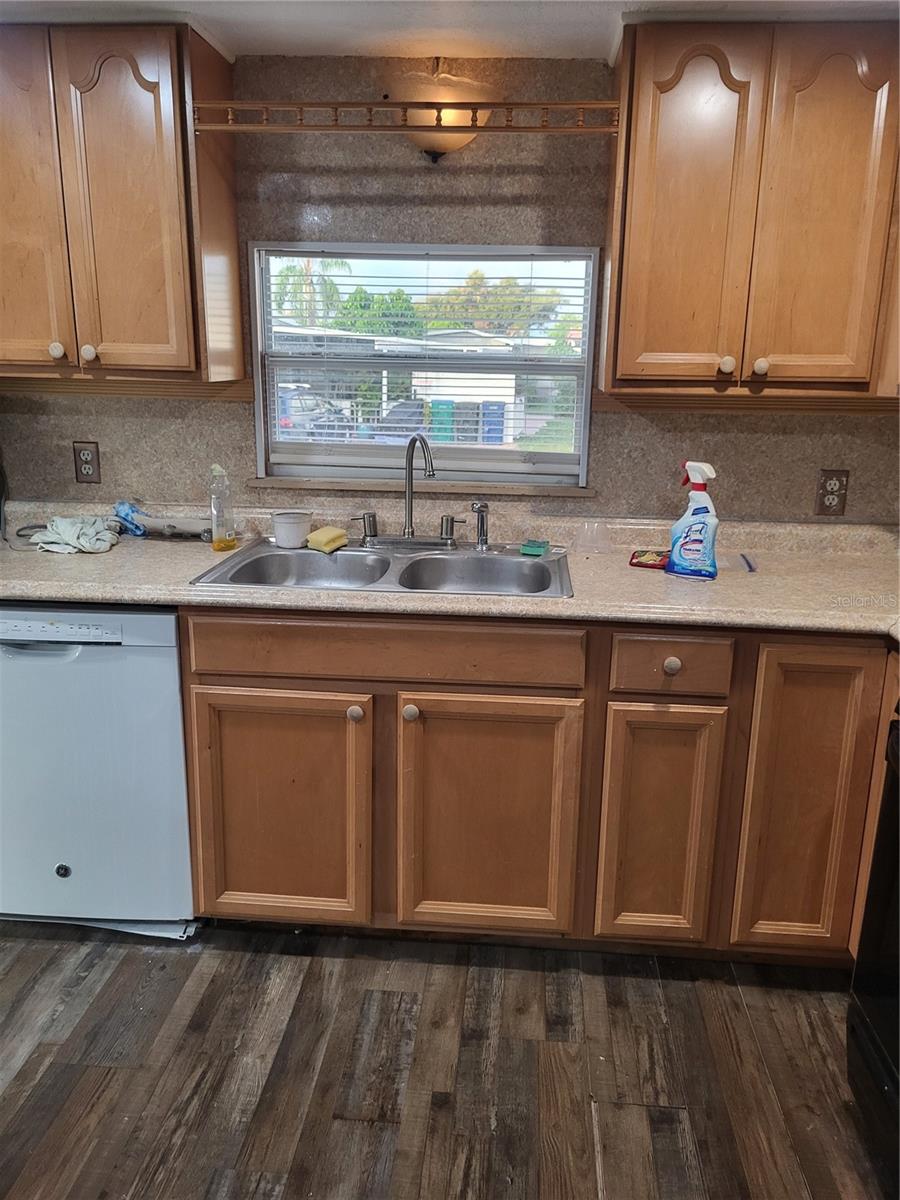 Image 3 of 16 For 6580 Seminole Boulevard 311
