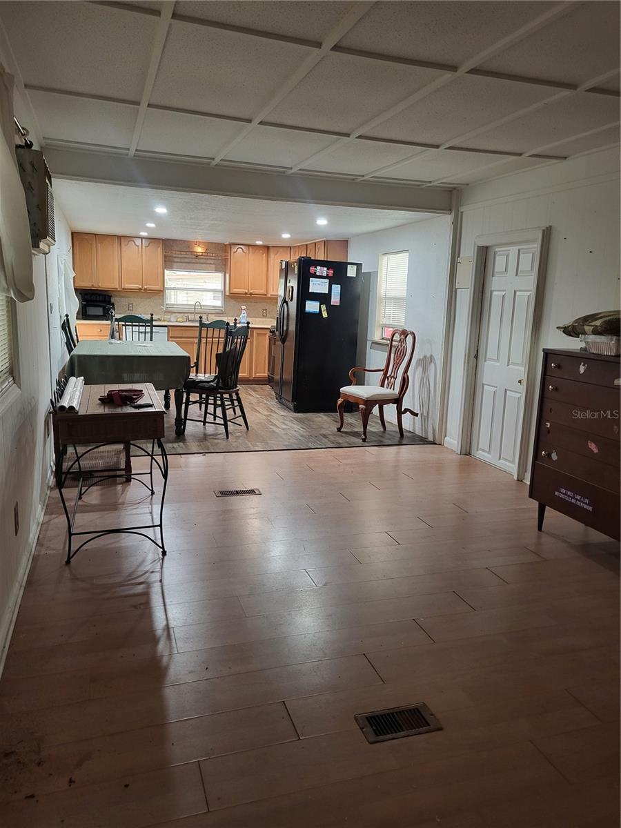 Image 4 of 16 For 6580 Seminole Boulevard 311