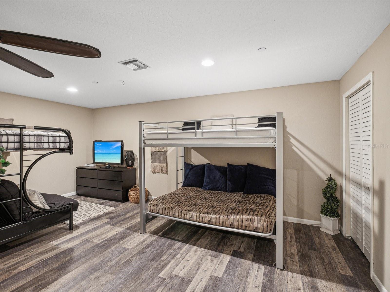 Image 43 of 70 For 94 Highland Avenue 2801