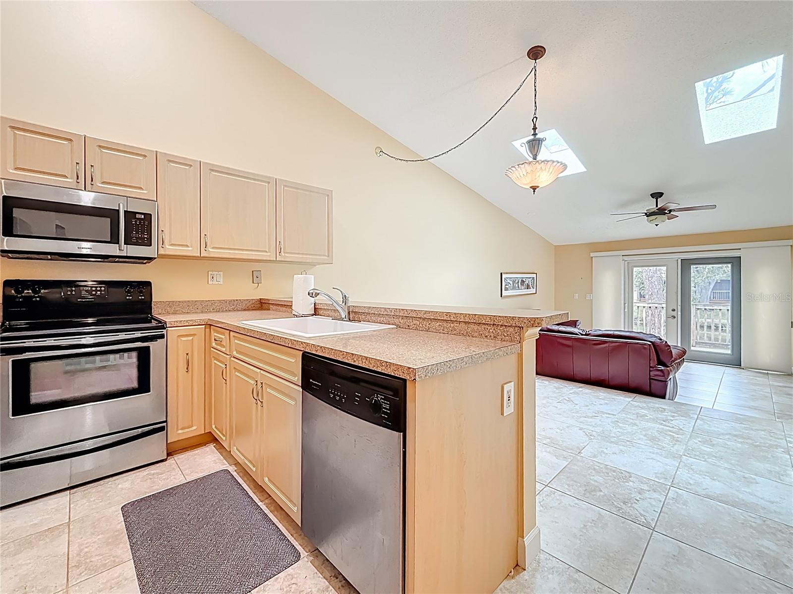 Image 4 of 26 For 6343 92nd Place N 2105