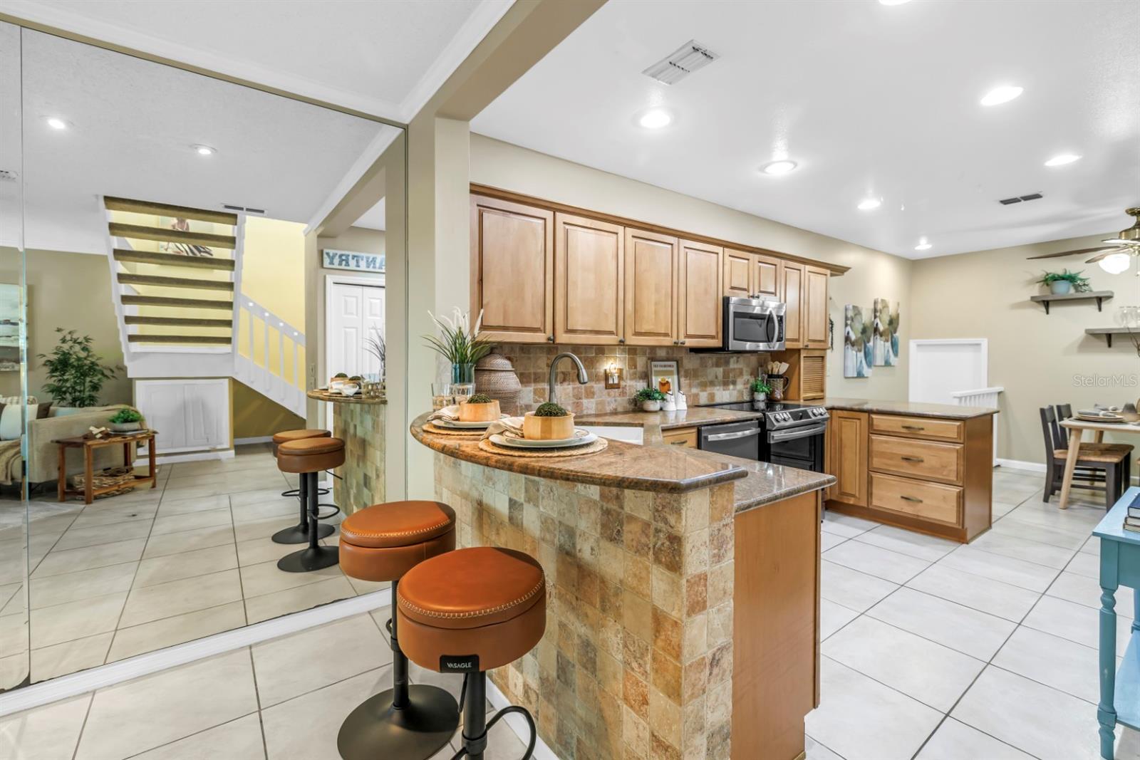 Image 10 of 41 For 903 Pinellas Bayway S 302