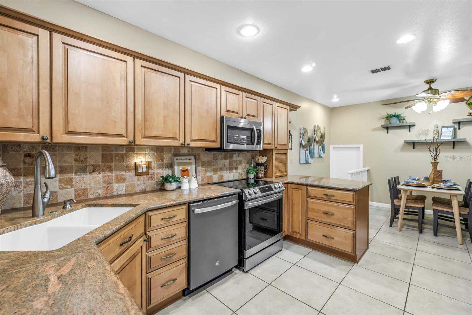 Image 11 of 41 For 903 Pinellas Bayway S 302